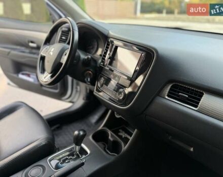 Міцубісі Аутлендер 2015 у Дніпро (Дніпропетровську) на Automoto.ua Білий Міцубісі Аутлендер, об'ємом двигуна 2.36 л та пробігом 178 тис. км за 14500 $, фото 28 на Automoto.ua