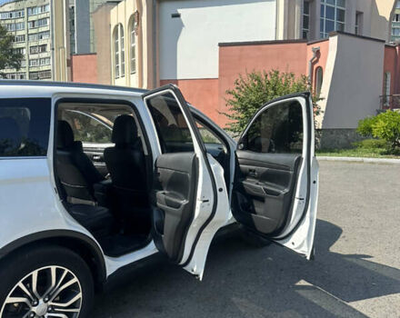 Білий Міцубісі Аутлендер, об'ємом двигуна 3 л та пробігом 148 тис. км за 15000 $, фото 18 на Automoto.ua