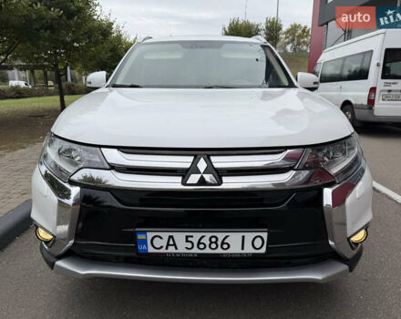 Мицубиси Аутлендер 2015 в Киеве на Automoto.ua Белый Мицубиси Аутлендер, объемом двигателя 2.4 л и пробегом 159 тыс. км за 17300 $, фото 1 на Automoto.ua