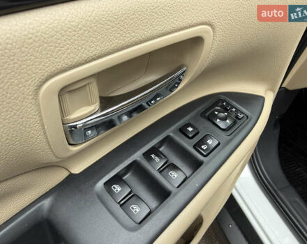 Белый Мицубиси Аутлендер, объемом двигателя 2.4 л и пробегом 160 тыс. км за 16500 $, фото 32 на Automoto.ua