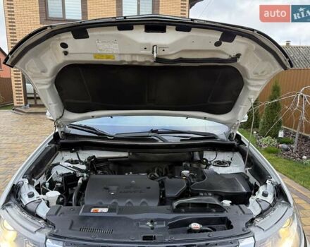 Белый Мицубиси Аутлендер, объемом двигателя 2.36 л и пробегом 191 тыс. км за 13950 $, фото 33 на Automoto.ua