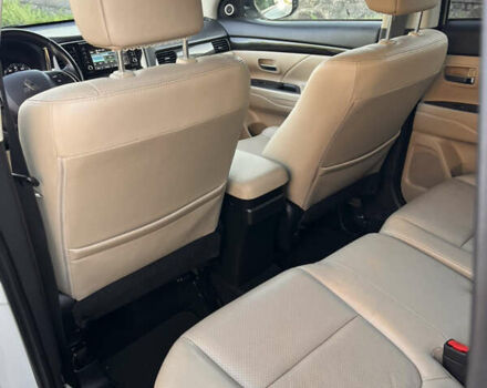 Белый Мицубиси Аутлендер, объемом двигателя 3 л и пробегом 197 тыс. км за 15300 $, фото 40 на Automoto.ua