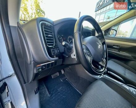 Белый Мицубиси Аутлендер, объемом двигателя 2 л и пробегом 146 тыс. км за 14500 $, фото 17 на Automoto.ua