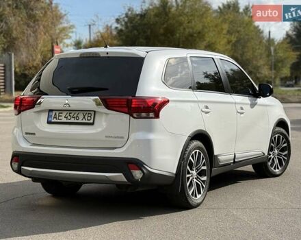 Міцубісі Аутлендер 2015 у Дніпро (Дніпропетровську) на Automoto.ua Білий Міцубісі Аутлендер, об'ємом двигуна 2.36 л та пробігом 178 тис. км за 14500 $, фото 19 на Automoto.ua
