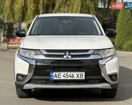 Міцубісі Аутлендер 2015 у Дніпро (Дніпропетровську) на Automoto.ua Білий Міцубісі Аутлендер, об'ємом двигуна 2.36 л та пробігом 178 тис. км за 14500 $, фото 12 на Automoto.ua