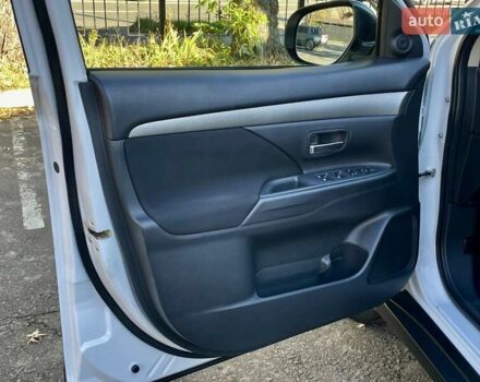 Белый Мицубиси Аутлендер, объемом двигателя 2 л и пробегом 146 тыс. км за 14500 $, фото 15 на Automoto.ua