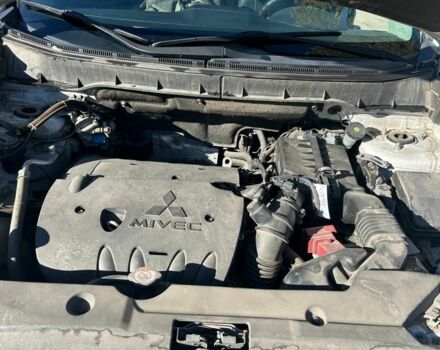 Белый Мицубиси Аутлендер, объемом двигателя 2 л и пробегом 255 тыс. км за 11500 $, фото 7 на Automoto.ua