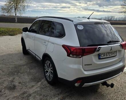 Белый Мицубиси Аутлендер, объемом двигателя 2.36 л и пробегом 169 тыс. км за 13300 $, фото 3 на Automoto.ua