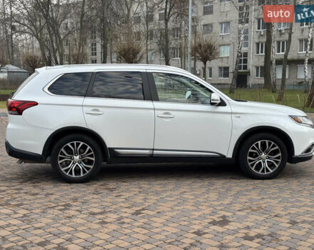 Белый Мицубиси Аутлендер, объемом двигателя 3 л и пробегом 310 тыс. км за 12700 $, фото 12 на Automoto.ua