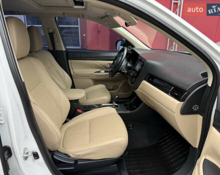 Белый Мицубиси Аутлендер, объемом двигателя 2.4 л и пробегом 159 тыс. км за 16700 $, фото 22 на Automoto.ua