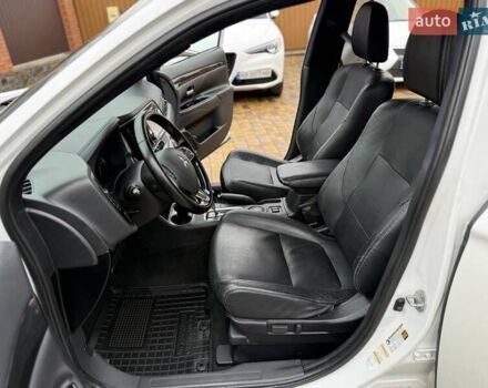 Белый Мицубиси Аутлендер, объемом двигателя 2.36 л и пробегом 191 тыс. км за 13950 $, фото 29 на Automoto.ua