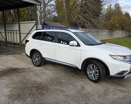 Белый Мицубиси Аутлендер, объемом двигателя 2.36 л и пробегом 169 тыс. км за 13300 $, фото 7 на Automoto.ua