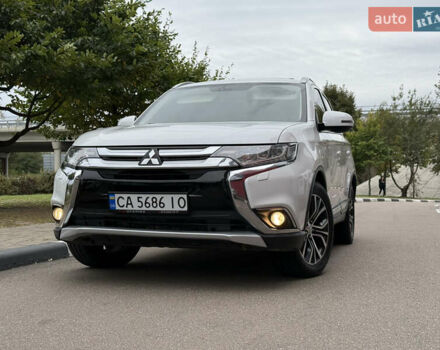 Белый Мицубиси Аутлендер, объемом двигателя 2.4 л и пробегом 160 тыс. км за 16999 $, фото 1 на Automoto.ua