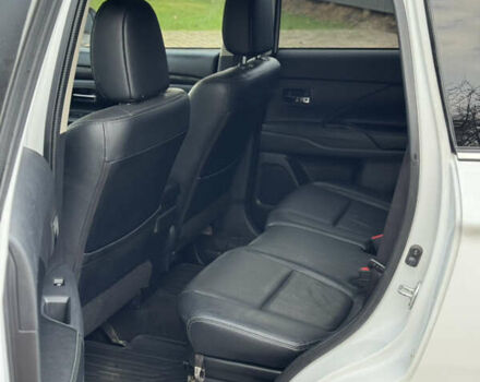 Белый Мицубиси Аутлендер, объемом двигателя 3 л и пробегом 310 тыс. км за 12700 $, фото 30 на Automoto.ua