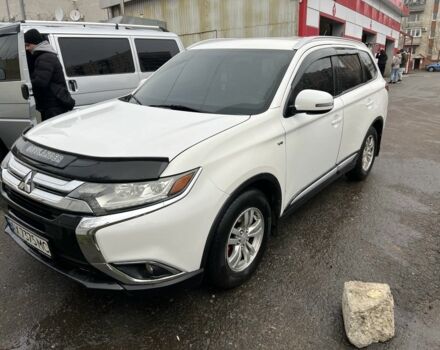 Белый Мицубиси Аутлендер, объемом двигателя 3 л и пробегом 175 тыс. км за 13100 $, фото 2 на Automoto.ua