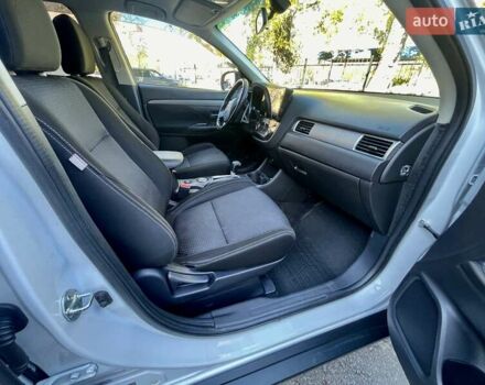 Белый Мицубиси Аутлендер, объемом двигателя 2 л и пробегом 146 тыс. км за 14500 $, фото 22 на Automoto.ua