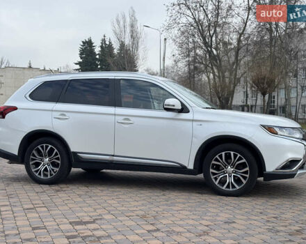 Белый Мицубиси Аутлендер, объемом двигателя 3 л и пробегом 310 тыс. км за 12700 $, фото 9 на Automoto.ua