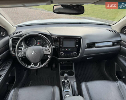 Белый Мицубиси Аутлендер, объемом двигателя 3 л и пробегом 310 тыс. км за 12700 $, фото 43 на Automoto.ua