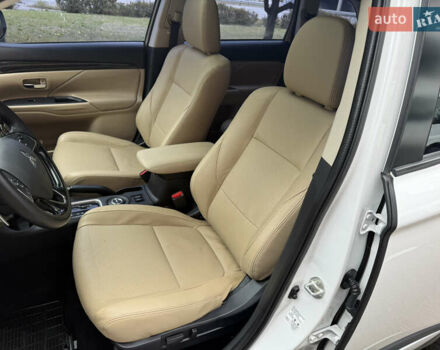 Белый Мицубиси Аутлендер, объемом двигателя 2.4 л и пробегом 159 тыс. км за 16999 $, фото 30 на Automoto.ua