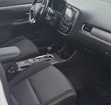 Білий Міцубісі Аутлендер, об'ємом двигуна 2.3 л та пробігом 158 тис. км за 18200 $, фото 11 на Automoto.ua