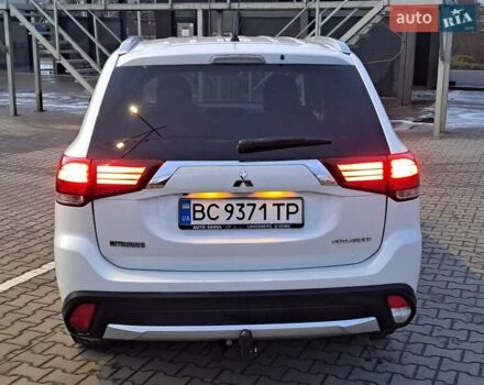 Білий Міцубісі Аутлендер, об'ємом двигуна 2.3 л та пробігом 130 тис. км за 14999 $, фото 35 на Automoto.ua