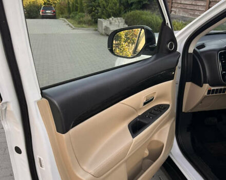 Белый Мицубиси Аутлендер, объемом двигателя 3 л и пробегом 197 тыс. км за 15300 $, фото 31 на Automoto.ua