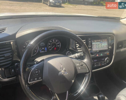 Білий Міцубісі Аутлендер, об'ємом двигуна 2.36 л та пробігом 159 тис. км за 15500 $, фото 17 на Automoto.ua