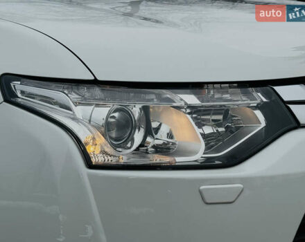 Белый Мицубиси Аутлендер, объемом двигателя 2.2 л и пробегом 140 тыс. км за 16200 $, фото 13 на Automoto.ua