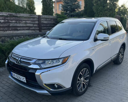 Белый Мицубиси Аутлендер, объемом двигателя 3 л и пробегом 197 тыс. км за 15500 $, фото 5 на Automoto.ua
