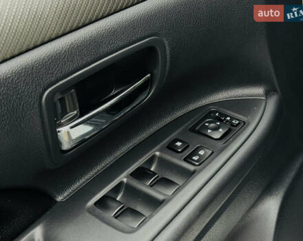 Белый Мицубиси Аутлендер, объемом двигателя 2.2 л и пробегом 140 тыс. км за 16200 $, фото 39 на Automoto.ua