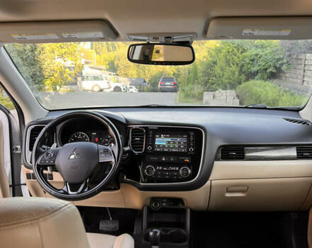 Белый Мицубиси Аутлендер, объемом двигателя 3 л и пробегом 197 тыс. км за 15300 $, фото 43 на Automoto.ua