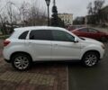 Білий Міцубісі Аутлендер, об'ємом двигуна 2 л та пробігом 161 тис. км за 9400 $, фото 2 на Automoto.ua