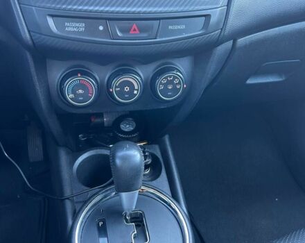 Белый Мицубиси Аутлендер, объемом двигателя 2 л и пробегом 255 тыс. км за 11500 $, фото 8 на Automoto.ua