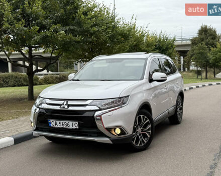 Белый Мицубиси Аутлендер, объемом двигателя 2.4 л и пробегом 160 тыс. км за 16500 $, фото 1 на Automoto.ua