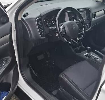 Білий Міцубісі Аутлендер, об'ємом двигуна 2.3 л та пробігом 158 тис. км за 18200 $, фото 10 на Automoto.ua