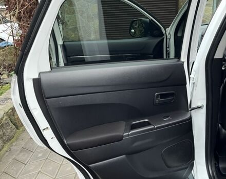 Белый Мицубиси Аутлендер, объемом двигателя 2 л и пробегом 168 тыс. км за 10800 $, фото 15 на Automoto.ua