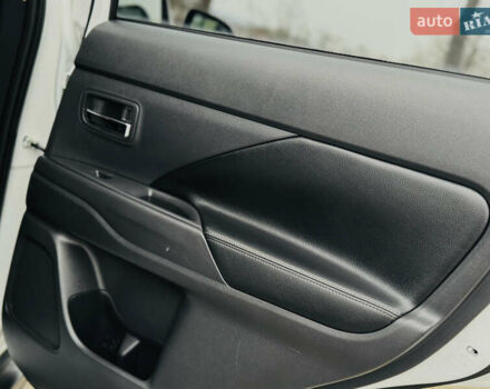 Белый Мицубиси Аутлендер, объемом двигателя 2.2 л и пробегом 140 тыс. км за 16200 $, фото 74 на Automoto.ua