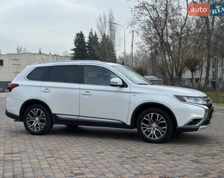 Белый Мицубиси Аутлендер, объемом двигателя 3 л и пробегом 310 тыс. км за 12700 $, фото 24 на Automoto.ua