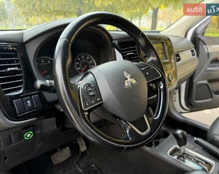 Міцубісі Аутлендер 2015 у Дніпро (Дніпропетровську) на Automoto.ua Білий Міцубісі Аутлендер, об'ємом двигуна 2.36 л та пробігом 178 тис. км за 14500 $, фото 18 на Automoto.ua