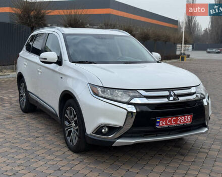 Белый Мицубиси Аутлендер, объемом двигателя 3 л и пробегом 310 тыс. км за 12700 $, фото 7 на Automoto.ua