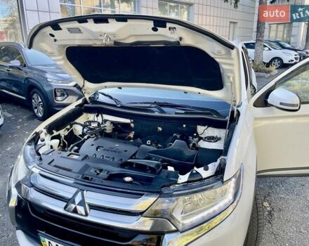 Белый Мицубиси Аутлендер, объемом двигателя 2 л и пробегом 146 тыс. км за 14500 $, фото 2 на Automoto.ua