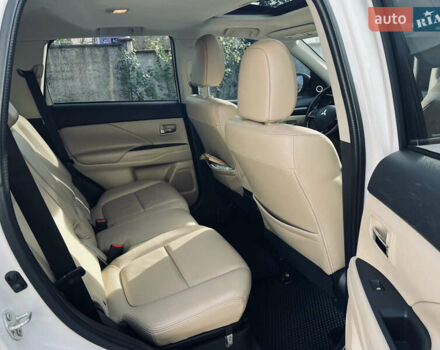 Белый Мицубиси Аутлендер, объемом двигателя 2.4 л и пробегом 147 тыс. км за 12999 $, фото 43 на Automoto.ua