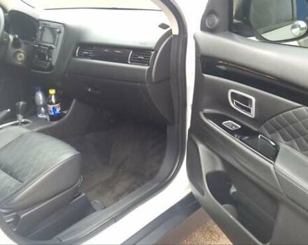 Белый Мицубиси Аутлендер, объемом двигателя 2.4 л и пробегом 240 тыс. км за 14900 $, фото 15 на Automoto.ua