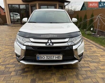 Белый Мицубиси Аутлендер, объемом двигателя 2.36 л и пробегом 191 тыс. км за 13950 $, фото 6 на Automoto.ua