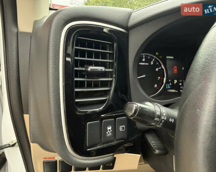 Белый Мицубиси Аутлендер, объемом двигателя 2.4 л и пробегом 159 тыс. км за 16700 $, фото 36 на Automoto.ua