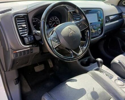 Белый Мицубиси Аутлендер, объемом двигателя 2.36 л и пробегом 142 тыс. км за 15100 $, фото 6 на Automoto.ua