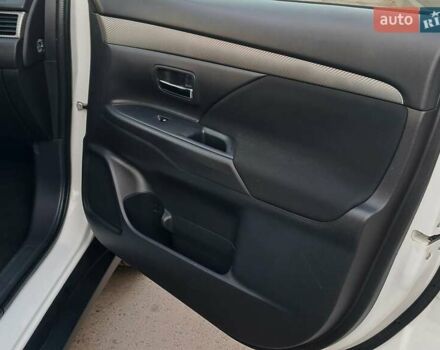 Білий Міцубісі Аутлендер, об'ємом двигуна 2.3 л та пробігом 130 тис. км за 14999 $, фото 15 на Automoto.ua