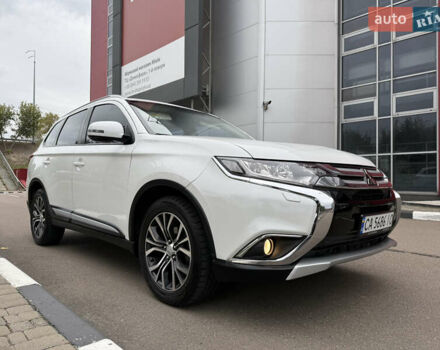 Мицубиси Аутлендер 2015 в Киеве на Automoto.ua Белый Мицубиси Аутлендер, объемом двигателя 2.4 л и пробегом 159 тыс. км за 17300 $, фото 2 на Automoto.ua