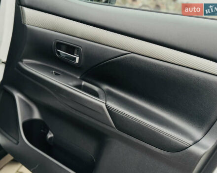 Белый Мицубиси Аутлендер, объемом двигателя 2.2 л и пробегом 140 тыс. км за 16200 $, фото 69 на Automoto.ua