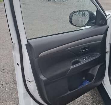 Білий Міцубісі Аутлендер, об'ємом двигуна 2.3 л та пробігом 158 тис. км за 18200 $, фото 9 на Automoto.ua